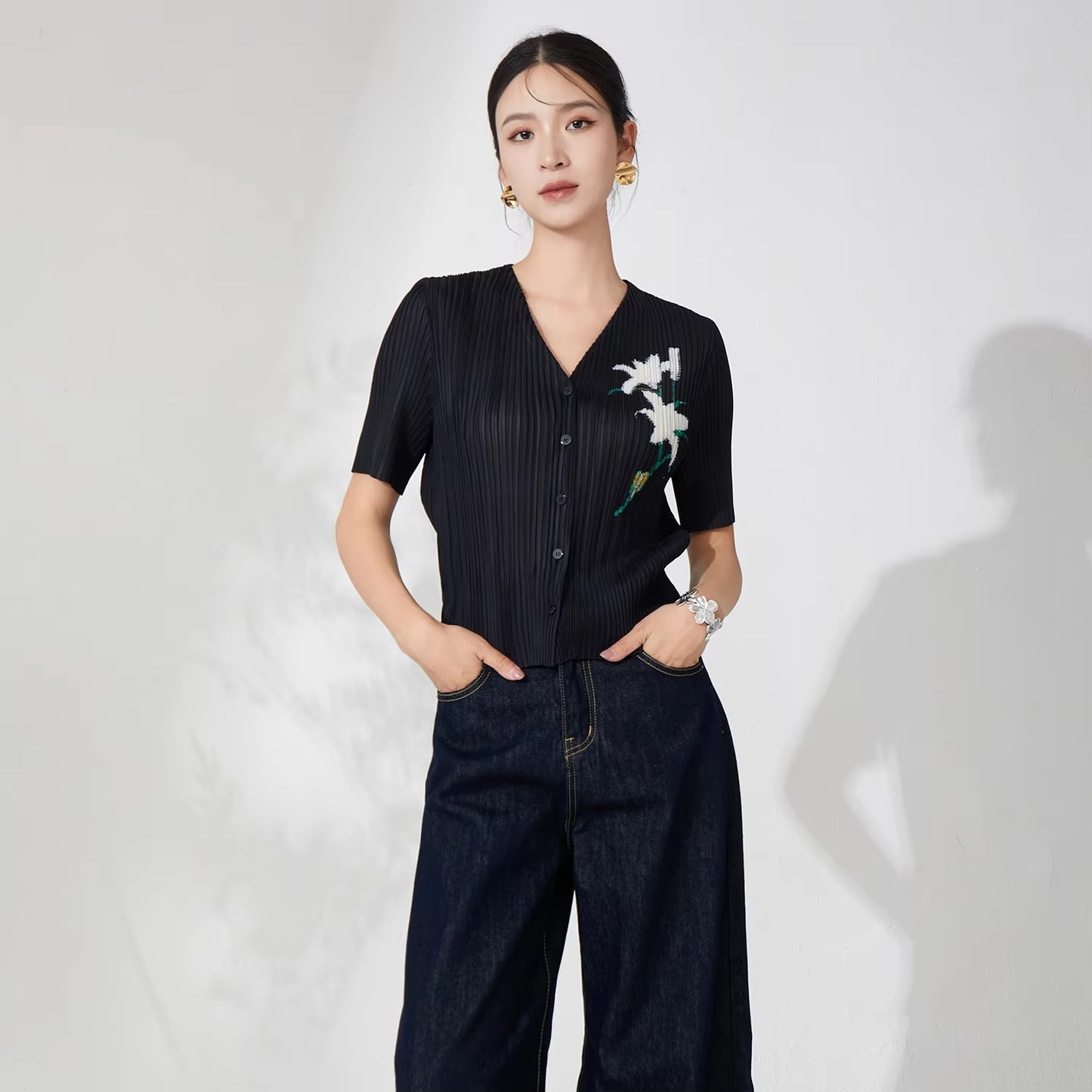 Wholesale Women's Short-Sleeve T-shirt – Black, Printed, Pleated, Summer Fashion, Cardigan Style