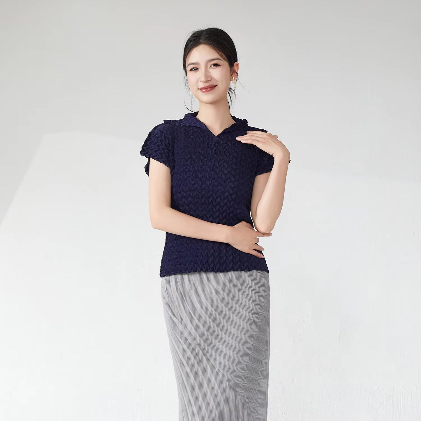 2025 Summer Miyake Pleated Short-Sleeve Top – Lapel, Solid Color, Elegant