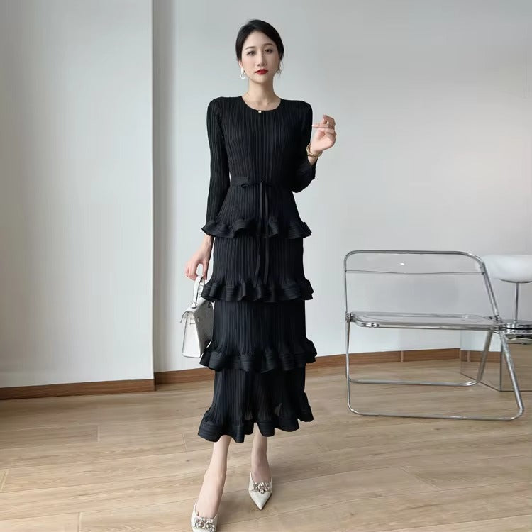 2025 Autumn New Women's Dress – Advanced Design, Layered Pleats, Belted, Age-Defying, Niche Style, Natural Waistline