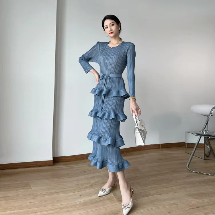 2025 Autumn New Women's Dress – Advanced Design, Layered Pleats, Belted, Age-Defying, Niche Style, Natural Waistline
