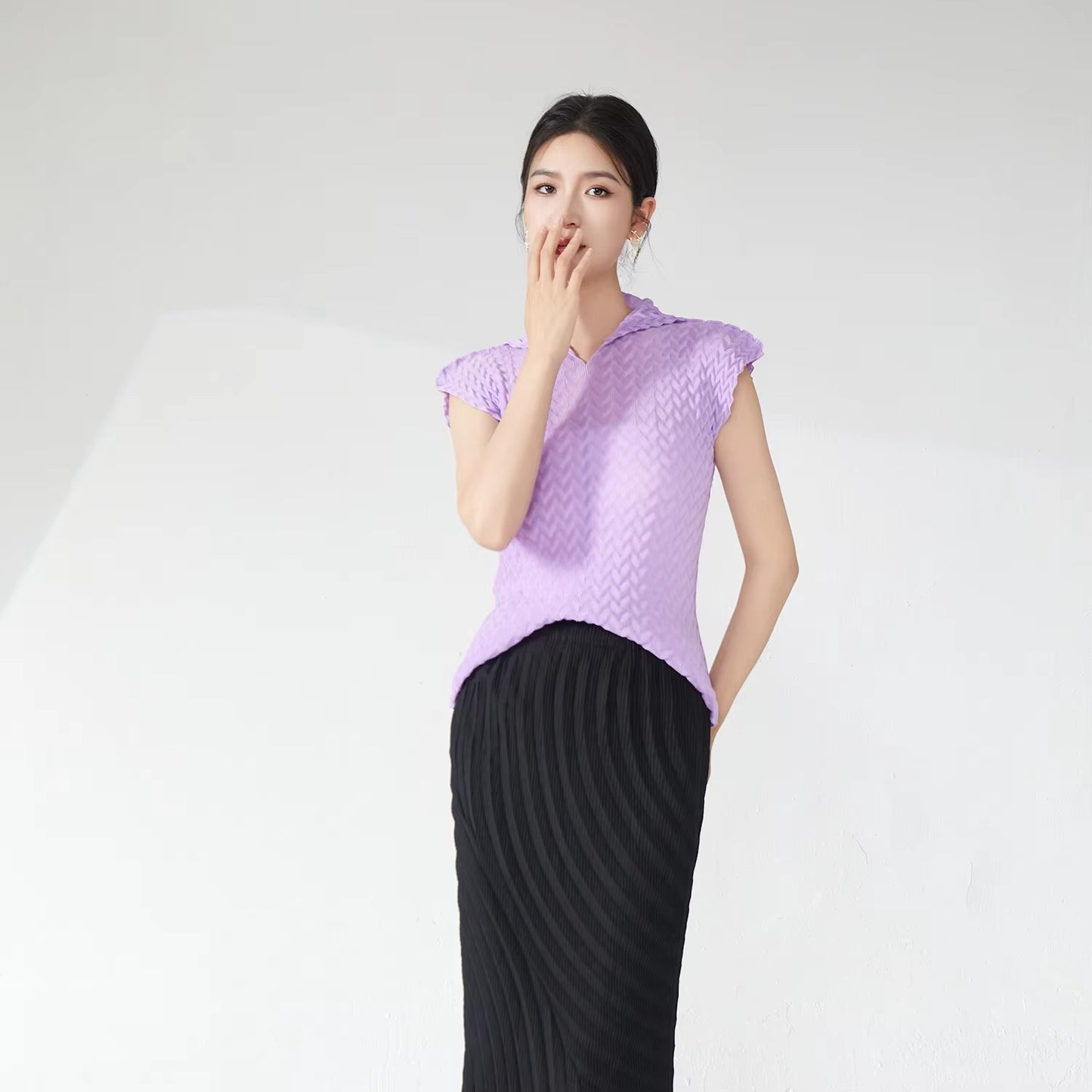 2025 Summer Miyake Pleated Short-Sleeve Top – Lapel, Solid Color, Elegant