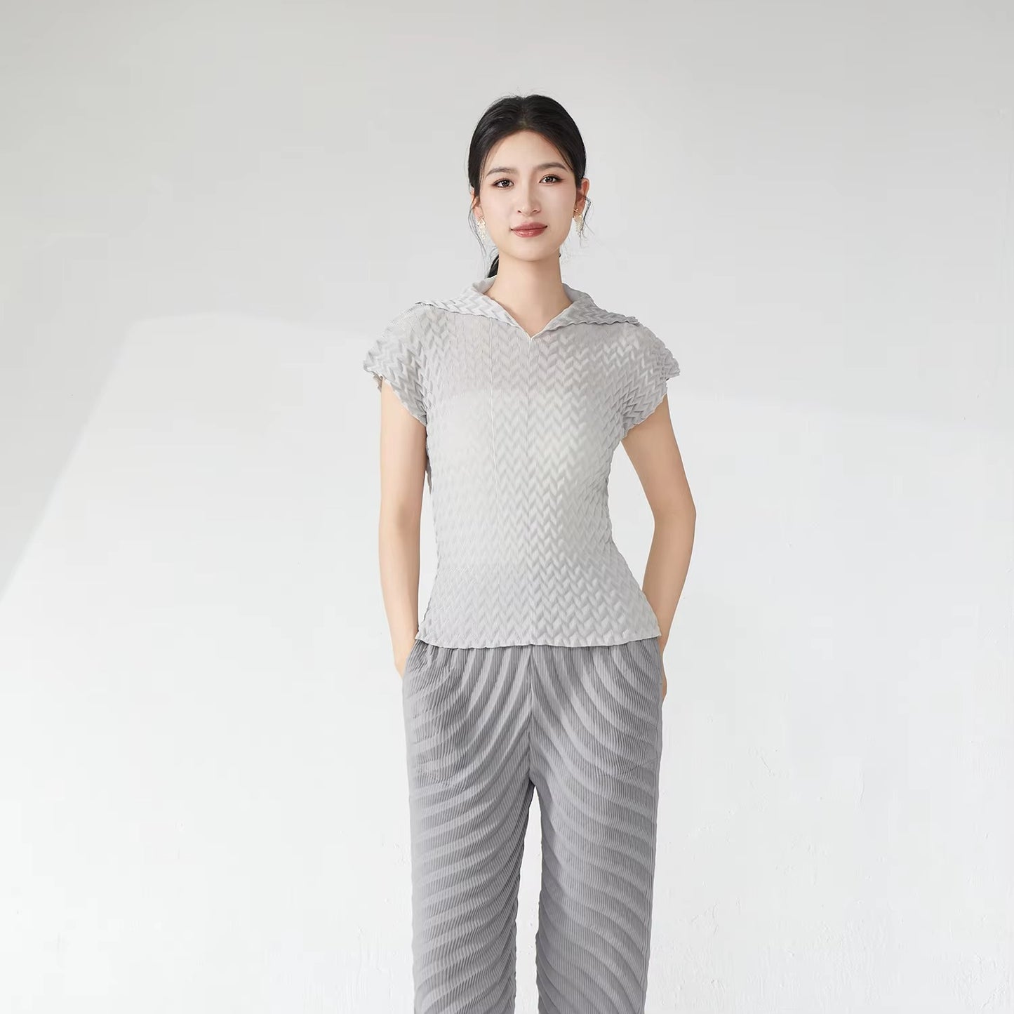 2025 Summer Miyake Pleated Short-Sleeve Top – Lapel, Solid Color, Elegant
