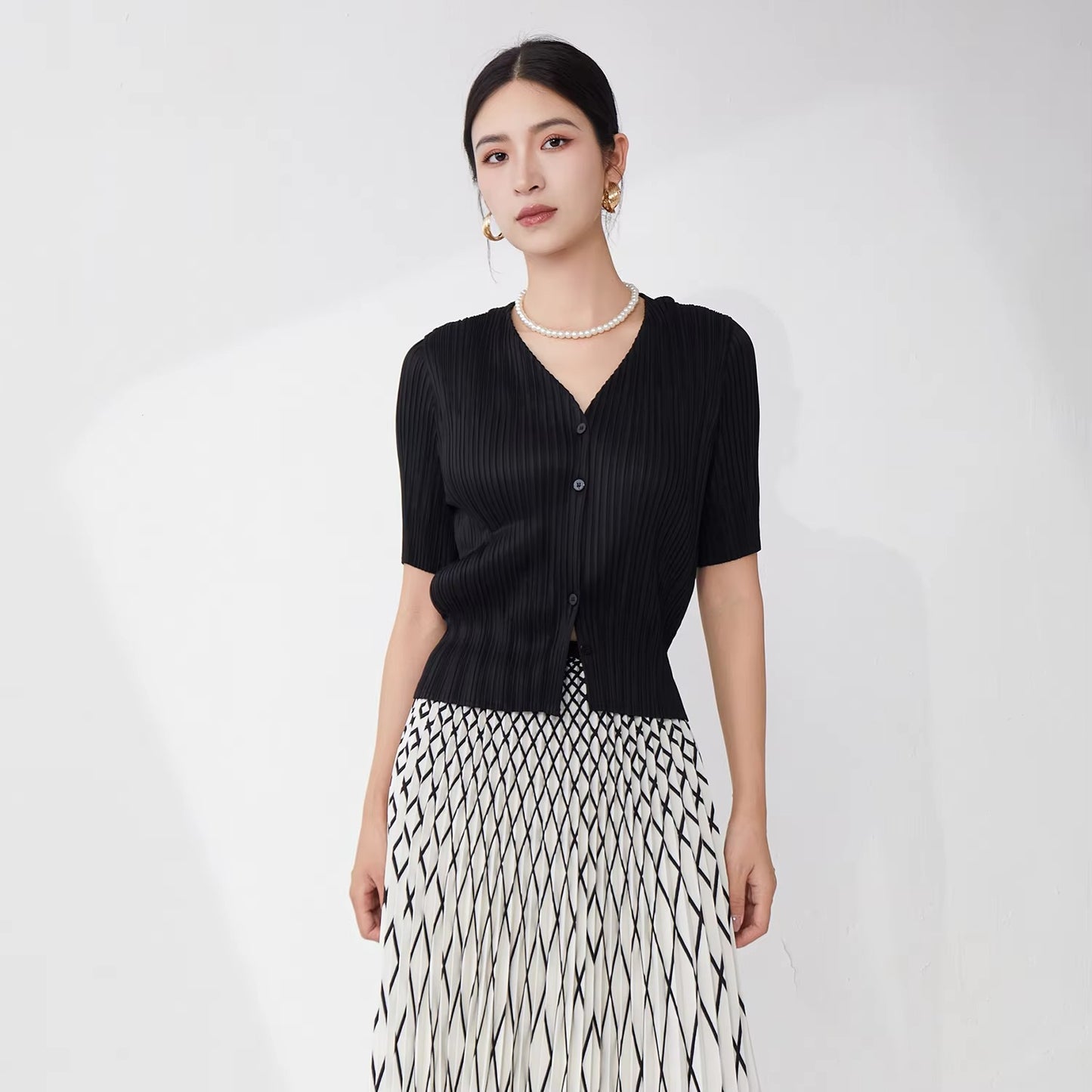 2025 New Women's Pleated Tops – Loose, Solid Color, Short-Sleeve, Casual, Cardigan Style