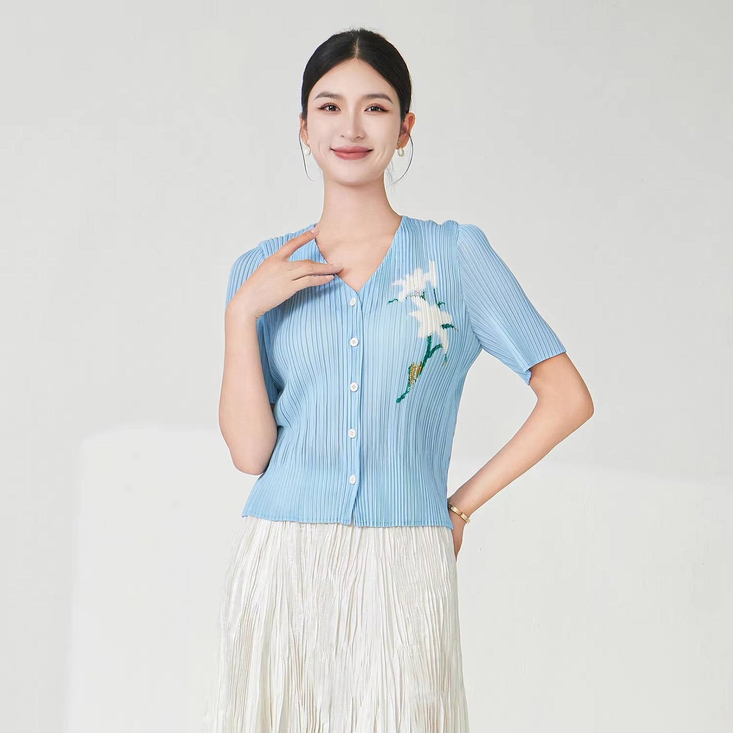 Wholesale Women's Short-Sleeve T-shirt – Black, Printed, Pleated, Summer Fashion, Cardigan Style