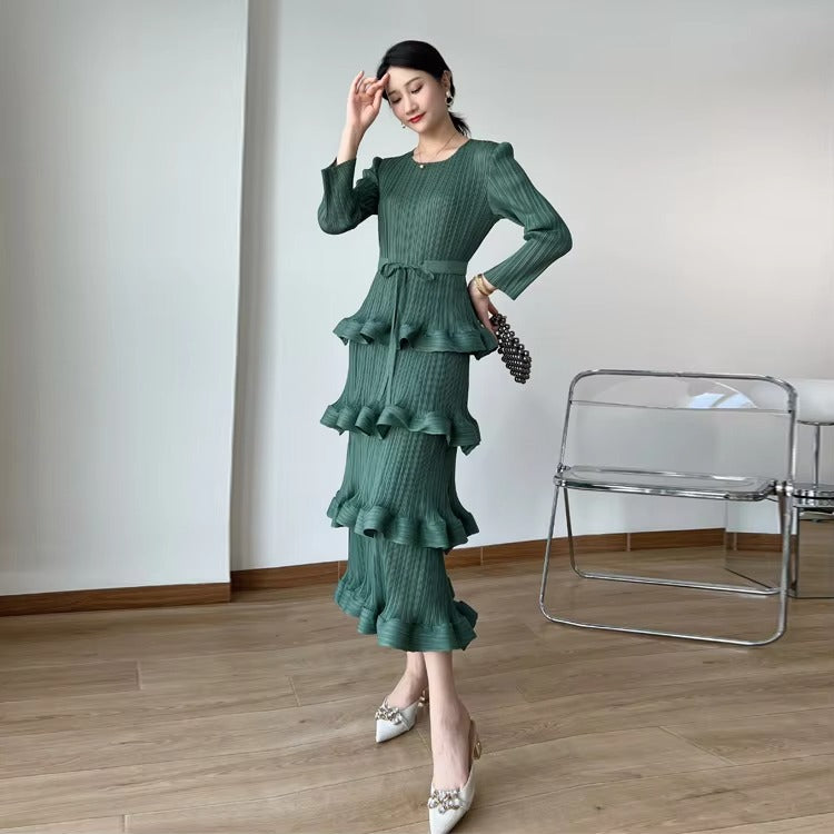 2025 Autumn New Women's Dress – Advanced Design, Layered Pleats, Belted, Age-Defying, Niche Style, Natural Waistline