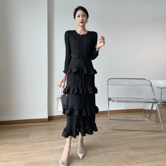 2025 Autumn New Women's Dress – Advanced Design, Layered Pleats, Belted, Age-Defying, Niche Style, Natural Waistline
