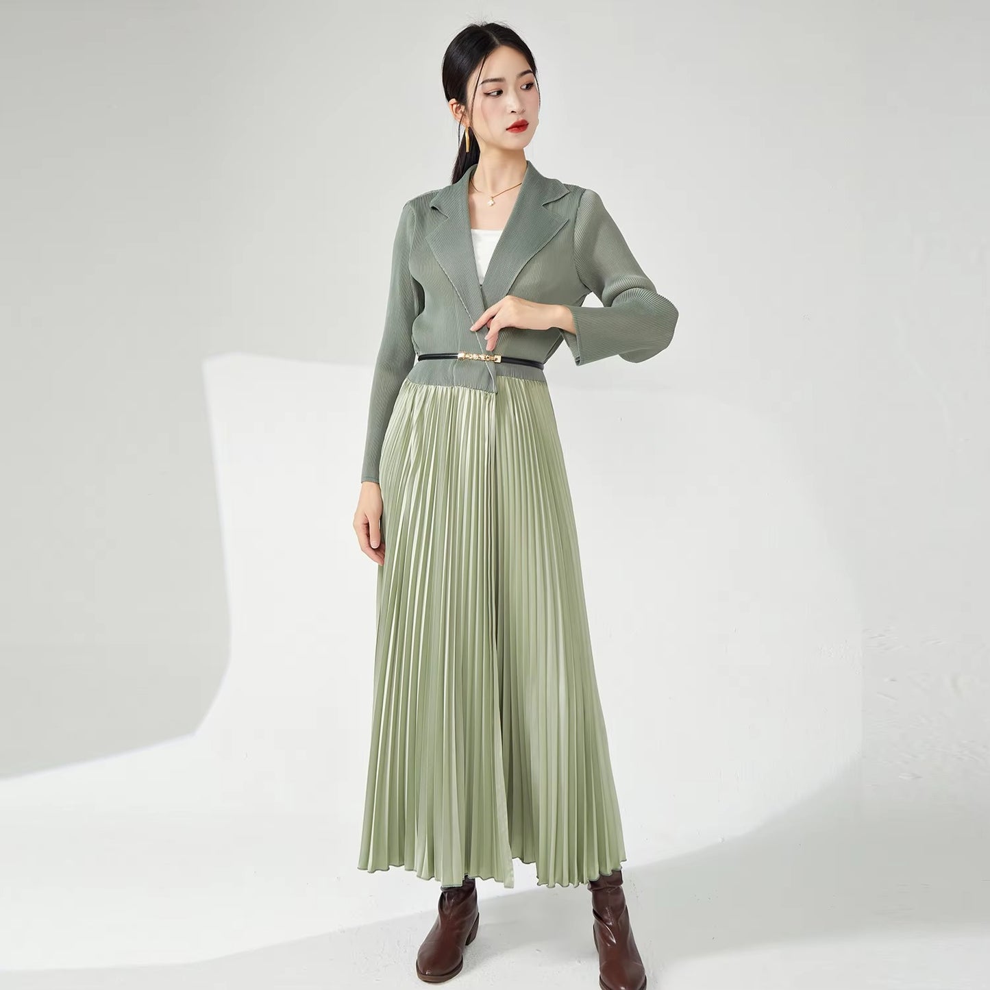 Women's New British Style Winter Coat – Elegant, Long-Sleeved, Pleated, Lapel, Lace-Up, Customizable